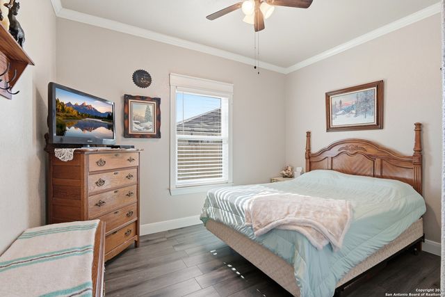 682 STUART RD, Adkins, TX 78101