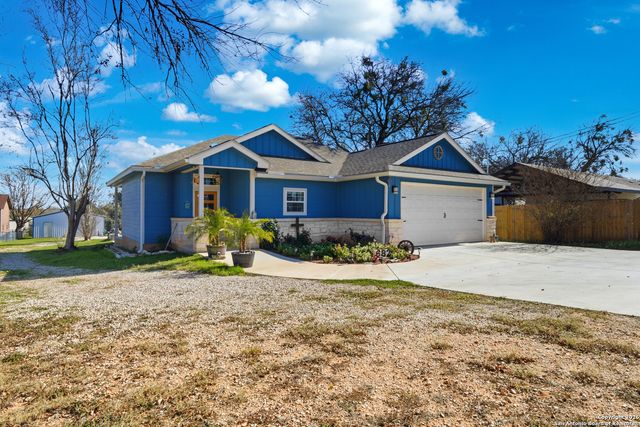 682 STUART RD, Adkins, TX 78101