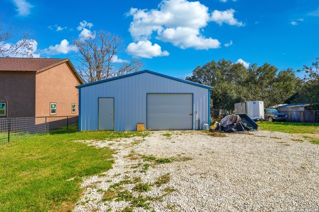 682 STUART RD, Adkins, TX 78101