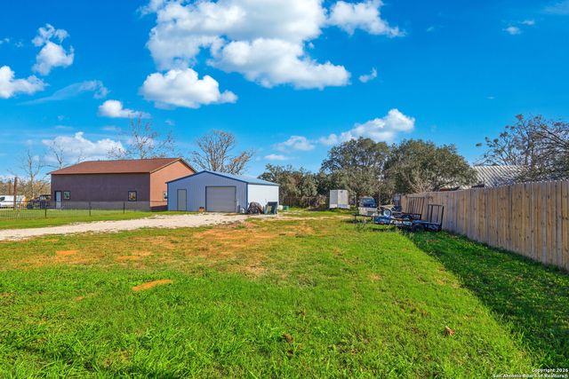 682 STUART RD, Adkins, TX 78101