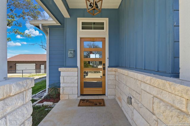 682 STUART RD, Adkins, TX 78101