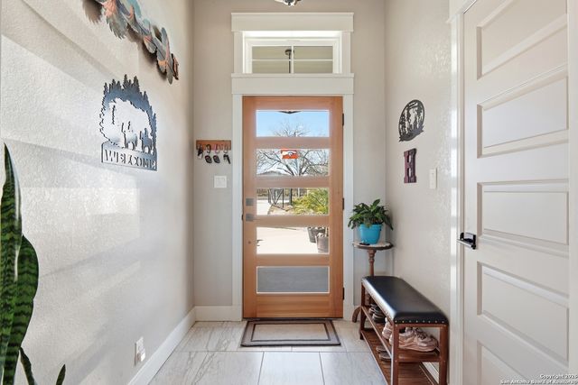 682 STUART RD, Adkins, TX 78101