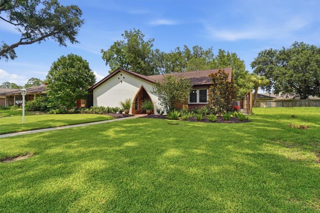 18319 Hereford Lane, Dickinson, TX 77058