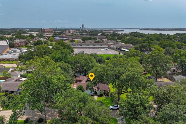 18319 Hereford Lane, Dickinson, TX 77058