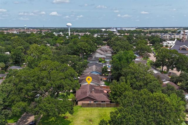 18319 Hereford Lane, Dickinson, TX 77058