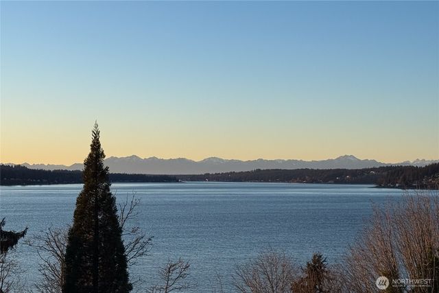 2720 Soundview Drive W, University Place, WA 98466