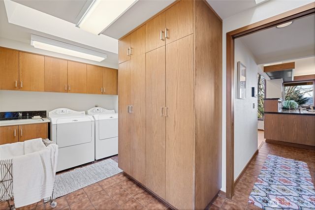 2720 Soundview Drive W, University Place, WA 98466