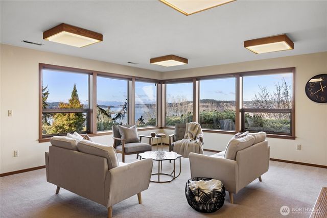 2720 Soundview Drive W, University Place, WA 98466