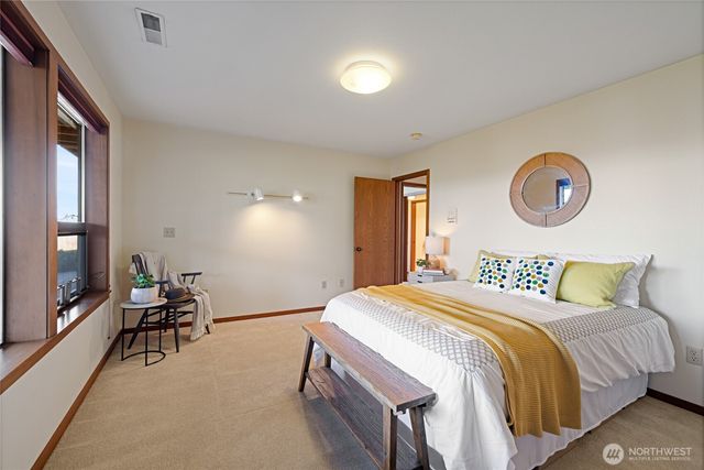 2720 Soundview Drive W, University Place, WA 98466