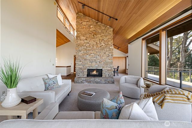 2720 Soundview Drive W, University Place, WA 98466