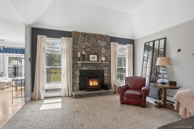 92 Coppergate Lane, Warwick, NY 10990