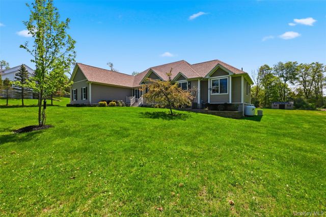 92 Coppergate Lane, Warwick, NY 10990