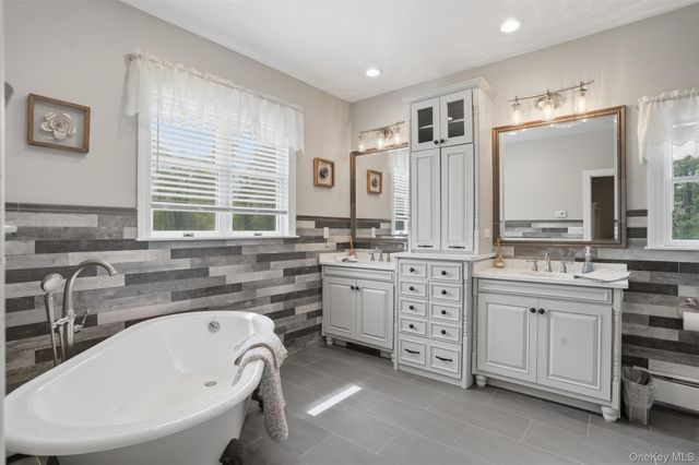 92 Coppergate Lane, Warwick, NY 10990