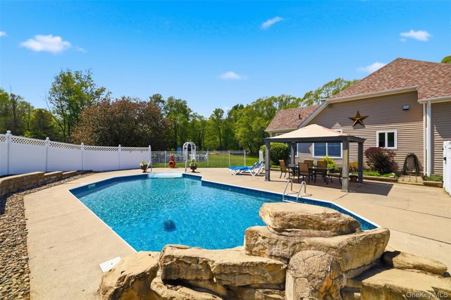 92 Coppergate Lane, Warwick, NY 10990