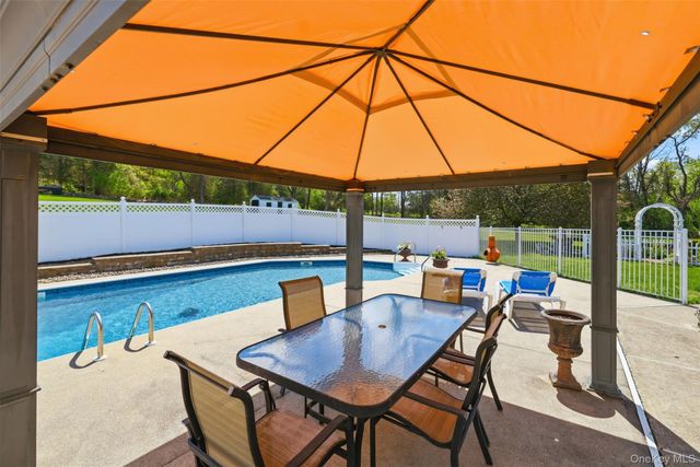 92 Coppergate Lane, Warwick, NY 10990