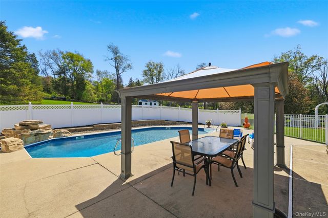 92 Coppergate Lane, Warwick, NY 10990