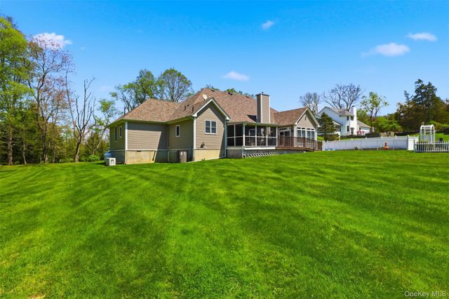 92 Coppergate Lane, Warwick, NY 10990