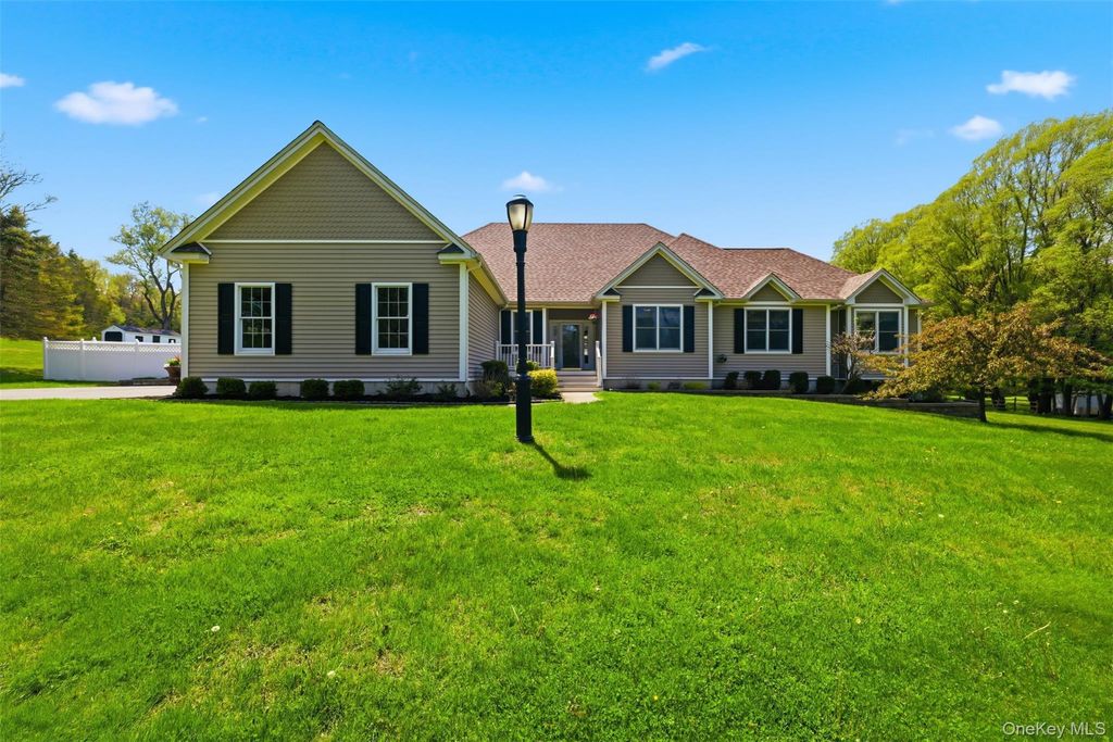 92 Coppergate Lane, Warwick, NY 10990