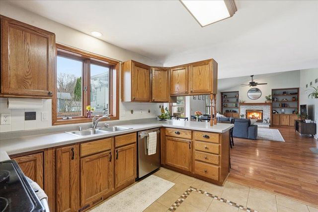 135 Glen Haven Court, Oregon, WI 53575