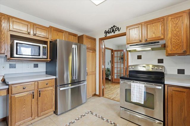 135 Glen Haven Court, Oregon, WI 53575