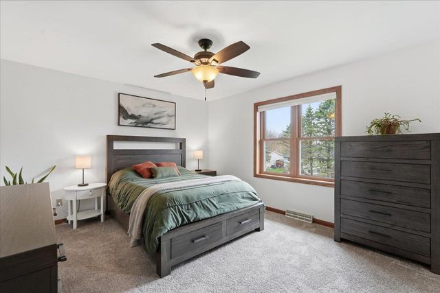 135 Glen Haven Court, Oregon, WI 53575