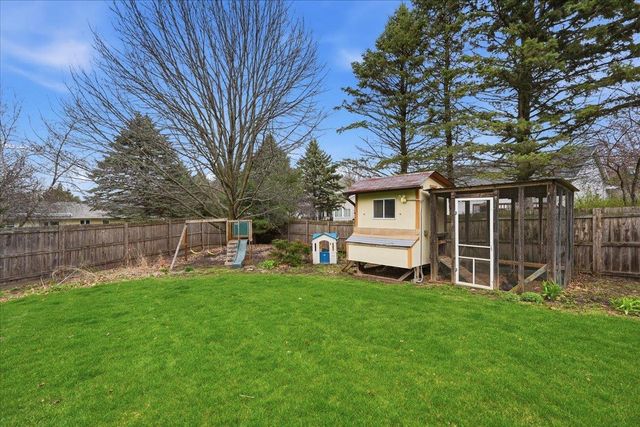 135 Glen Haven Court, Oregon, WI 53575