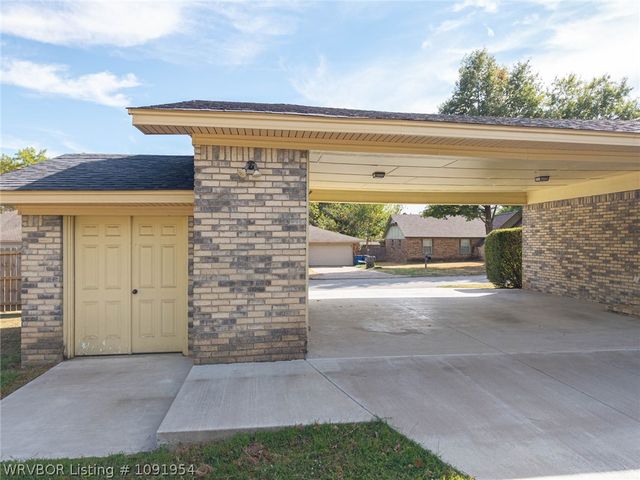 3025 S 58th Street, Fort Smith, AR 72903