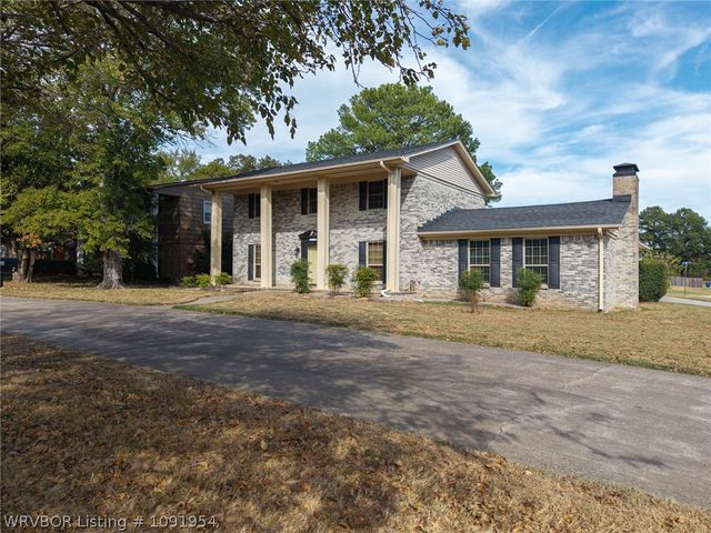 3025 S 58th Street, Fort Smith, AR 72903