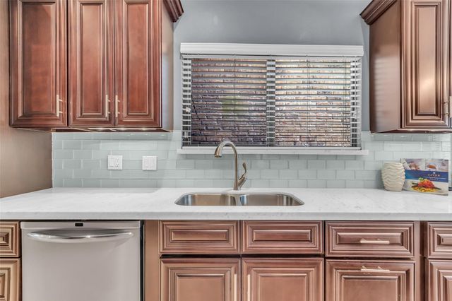 2555 Bering Drive 15, Houston, TX 77057