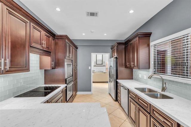 2555 Bering Drive 15, Houston, TX 77057