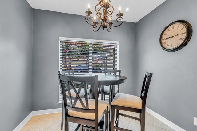 2555 Bering Drive 15, Houston, TX 77057