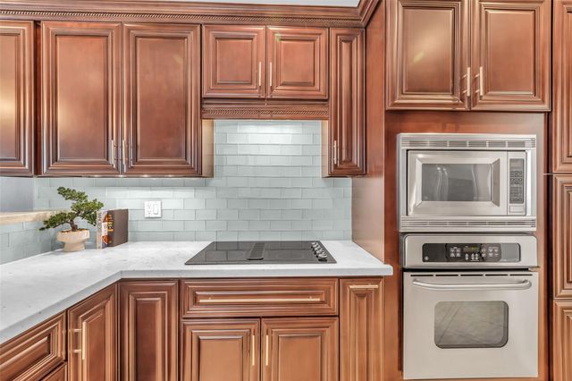 2555 Bering Drive 15, Houston, TX 77057