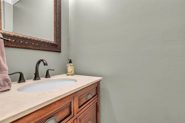 2555 Bering Drive 15, Houston, TX 77057