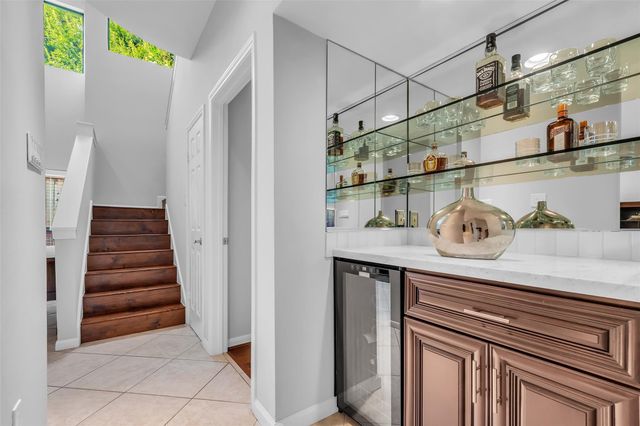 2555 Bering Drive 15, Houston, TX 77057