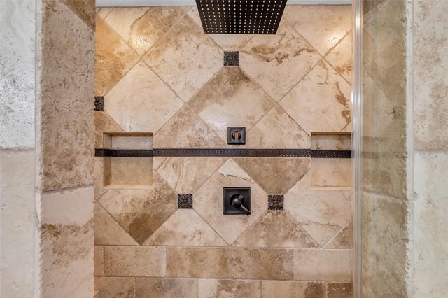 2555 Bering Drive 15, Houston, TX 77057