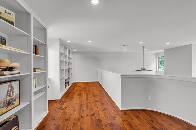 2555 Bering Drive 15, Houston, TX 77057