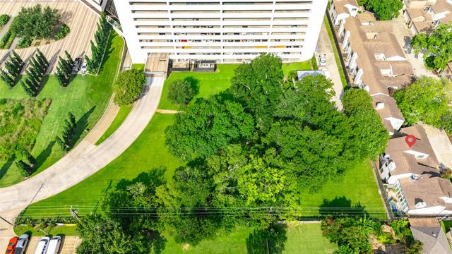 2555 Bering Drive 15, Houston, TX 77057