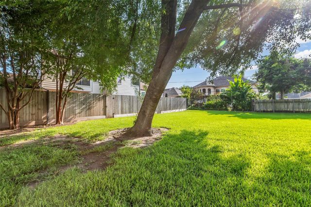 2555 Bering Drive 15, Houston, TX 77057