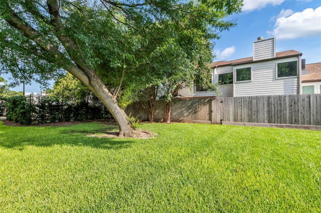 2555 Bering Drive 15, Houston, TX 77057