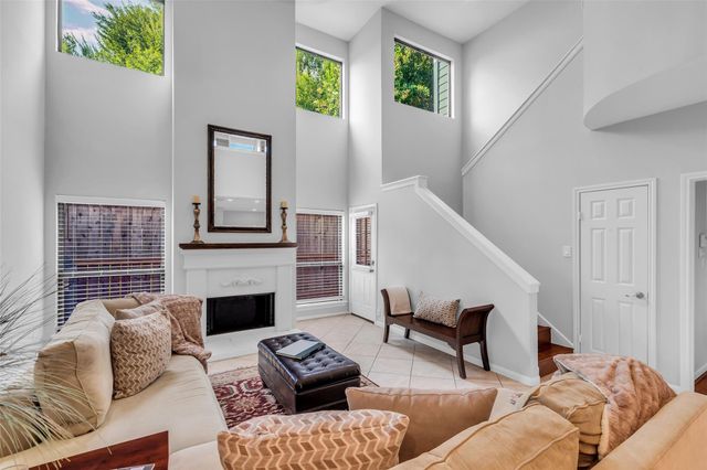 2555 Bering Drive 15, Houston, TX 77057