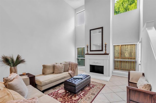 2555 Bering Drive 15, Houston, TX 77057