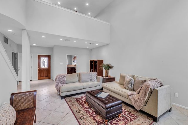 2555 Bering Drive 15, Houston, TX 77057