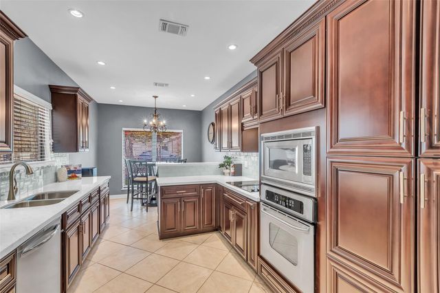 2555 Bering Drive 15, Houston, TX 77057