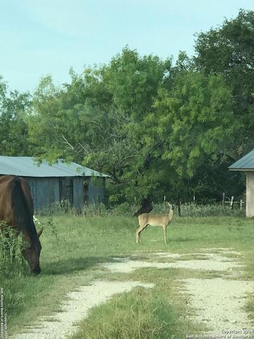 1355 CR 777, Devine, TX 78016