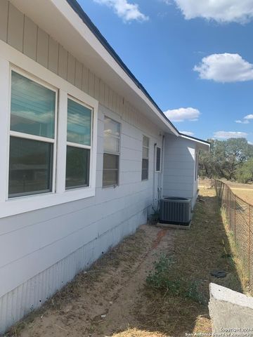 1355 CR 777, Devine, TX 78016