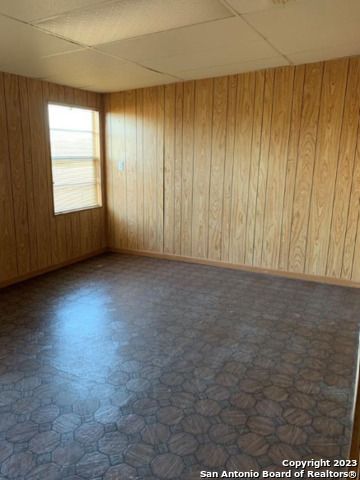 1355 CR 777, Devine, TX 78016