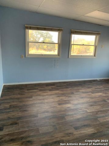 1355 CR 777, Devine, TX 78016