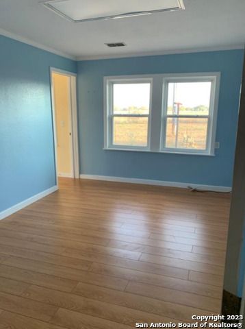 1355 CR 777, Devine, TX 78016