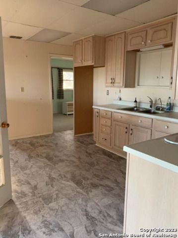 1355 CR 777, Devine, TX 78016