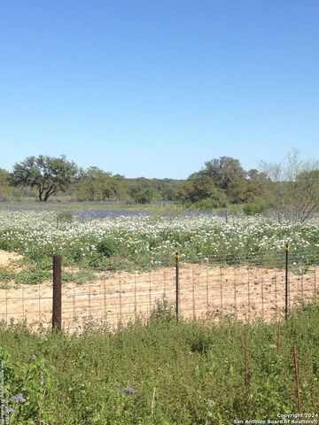 1355 CR 777, Devine, TX 78016